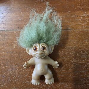 VINTAGE TROLL 1960'S GREENISH HAIR UNMARKED POINTY EARS AMBER EYES 2 3/4"